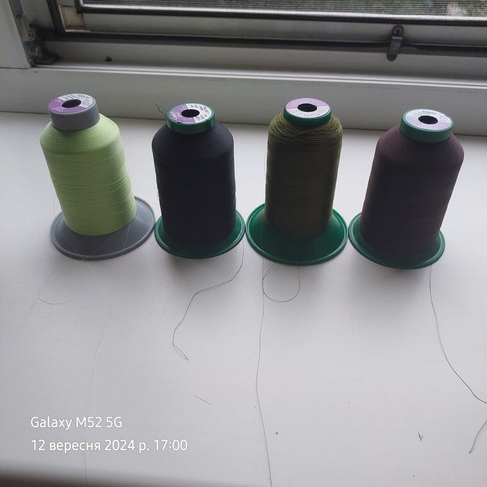 Нитки для шиття.