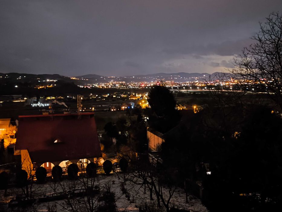 Dom pod lasem z widokiem na Nowy Sącz