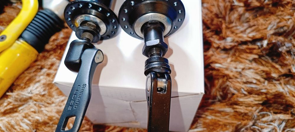 Par de cubos Shimano btt