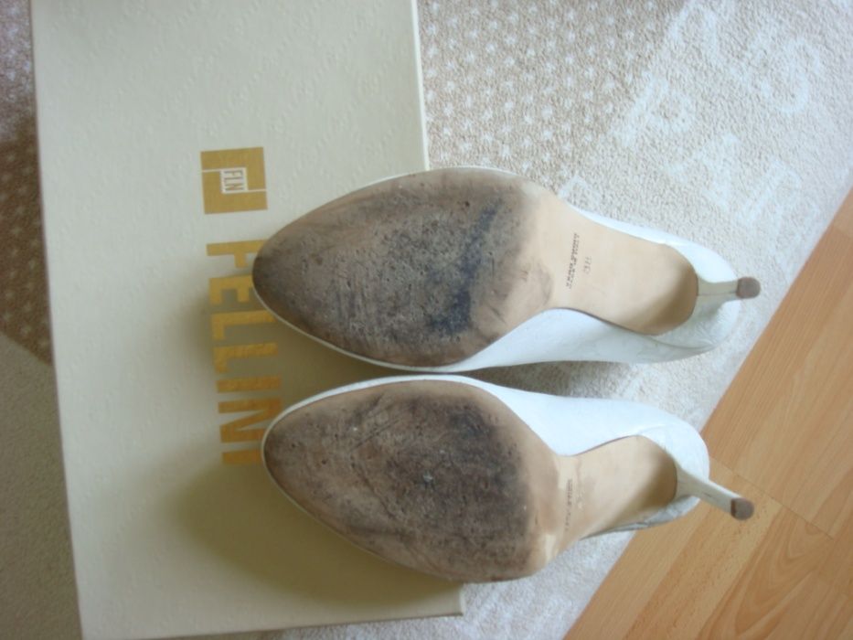 Туфли Fellini 38 р. кожаные белые итальянские свадебные