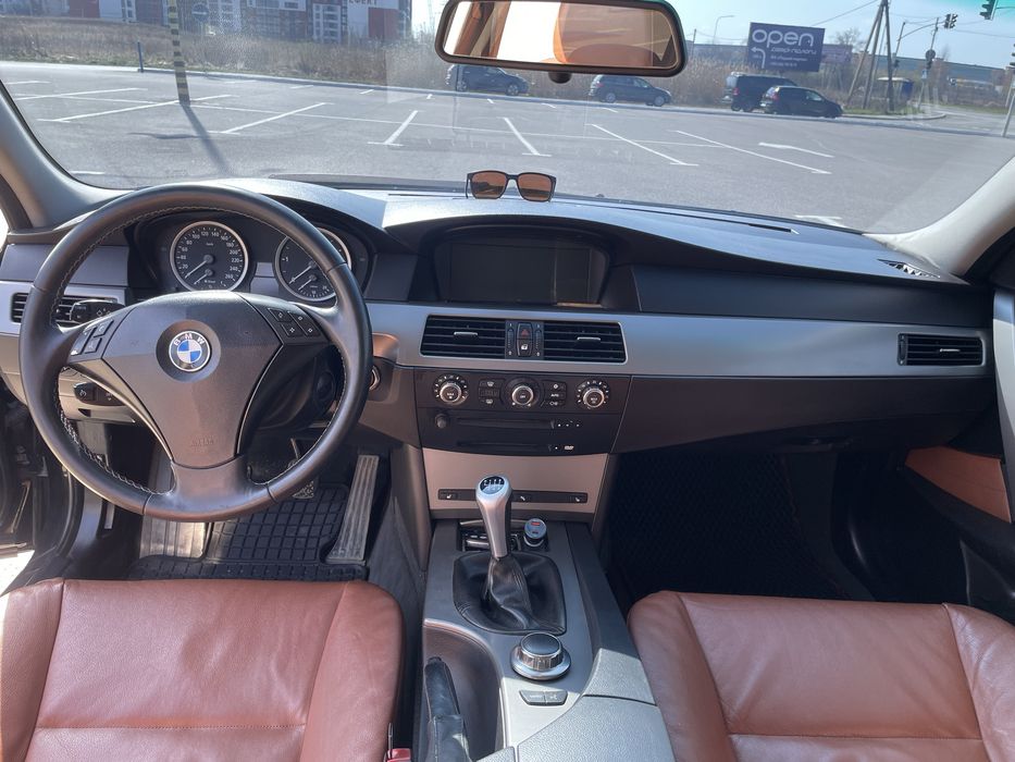 Продам  BMW e61 3.0
