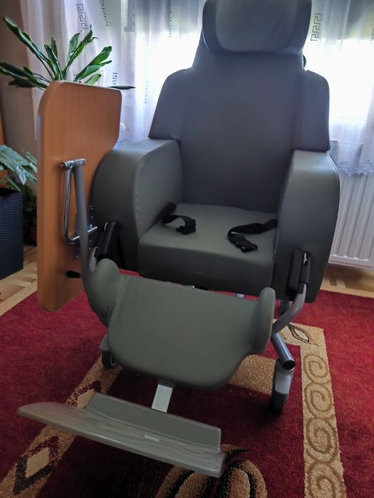 Fotel medyczny pielęgnacyjny dla seniora Vermeiren