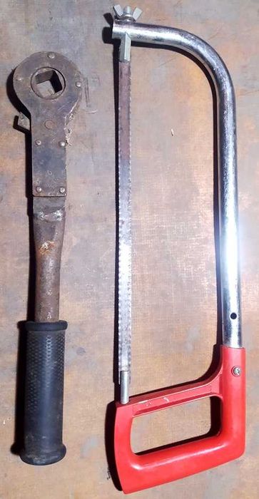 Рожкові ключі, ножовка, паяльник.