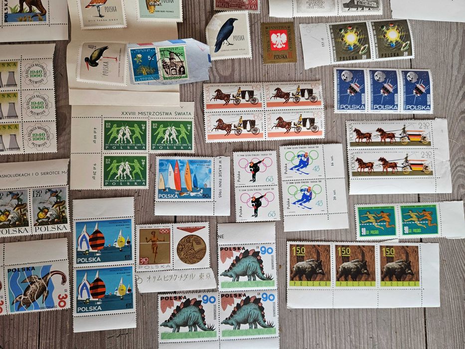 Duży zestaw znaczków PRL ok. 200 szt. – serie, bloki, lata 60–70