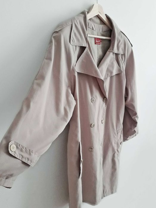 Gabardina bege com enchumaços (tam. 46)