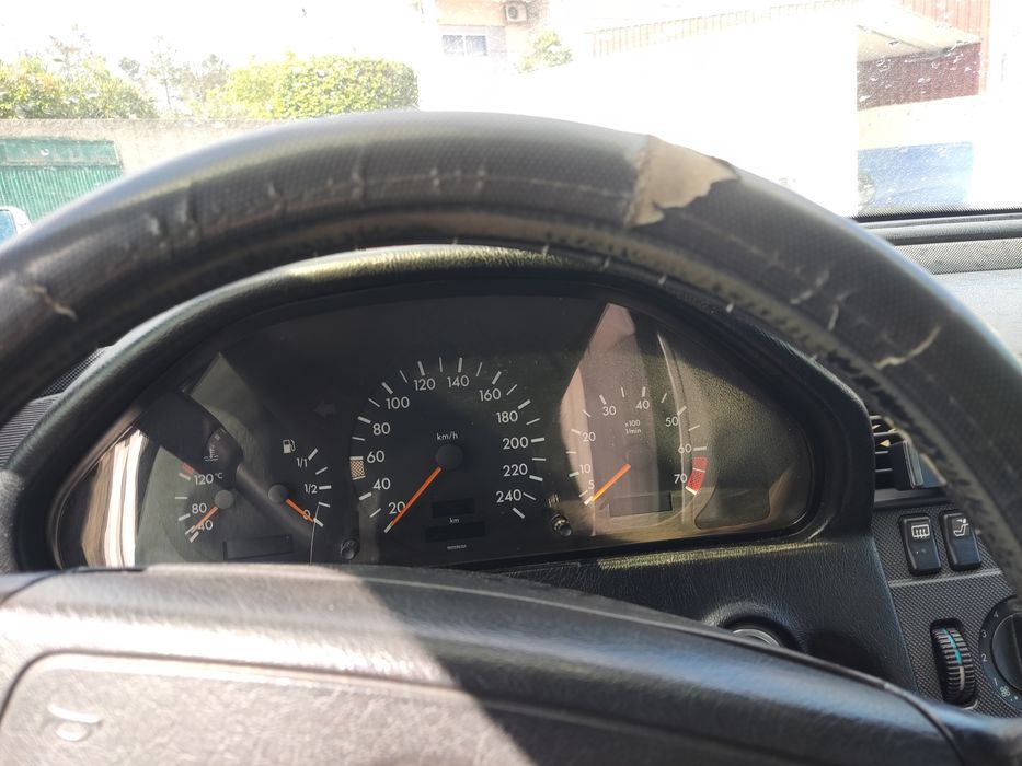 Mercedes c180 de 95. Falta o 3º pistão