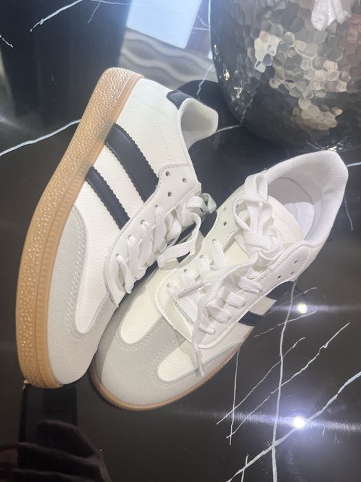 sneakersy biało- szare  39