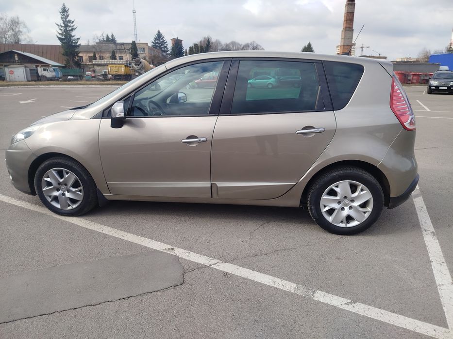 Рено Сценік 3 2011 рік