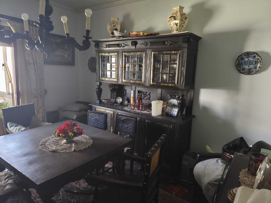 Conjunto Completo de Sala de Jantar Estilo D. João V em Madeira Maciça
