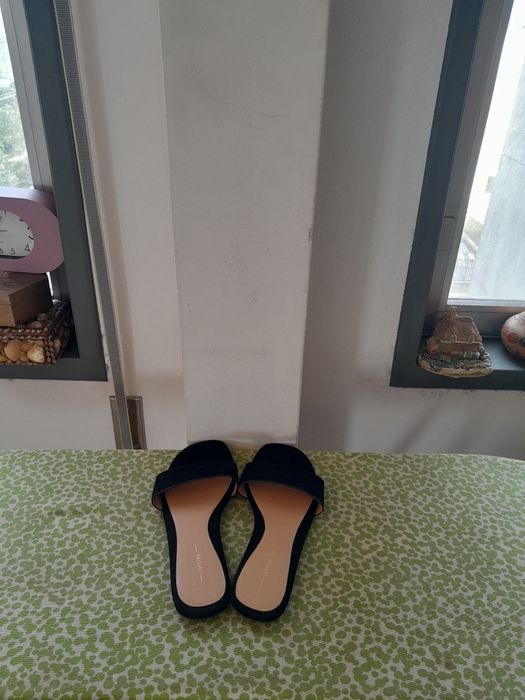 Vendo Chinelos de Senhora LEFTIES muito bonitos como novos