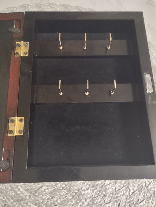 Вінтажна ключниця