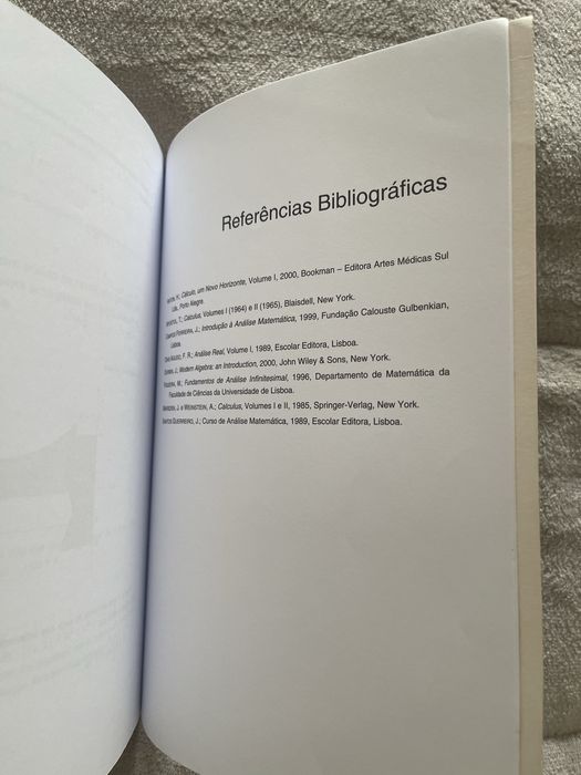 Livro Matemática Primitivas e Integrais - Edições Sílabo