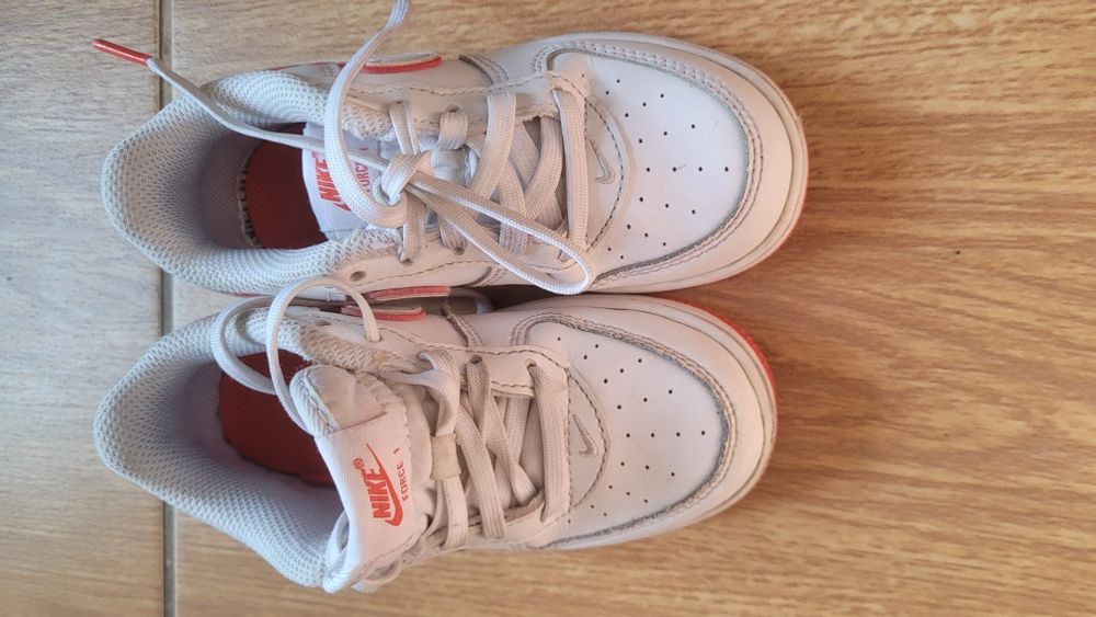 Фірмові дитячі кросівки Nike AIR FORCE 1  26 р. .