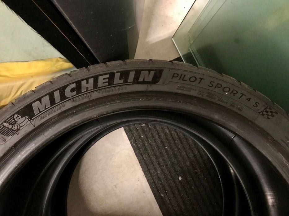 1 Pneu Michelin Pilot Sport 4s 225/40 R19