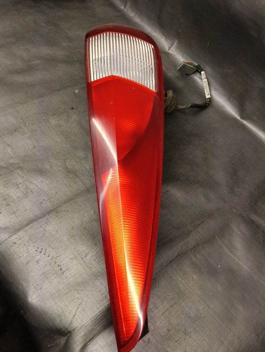 Ford Mondeo MK3 kombi lampa tylna lewa
