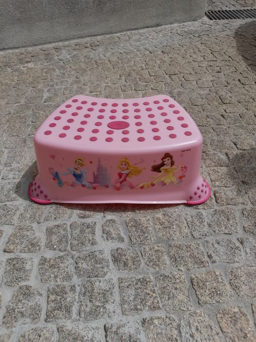 Carro Mickey, pote e banco princesas