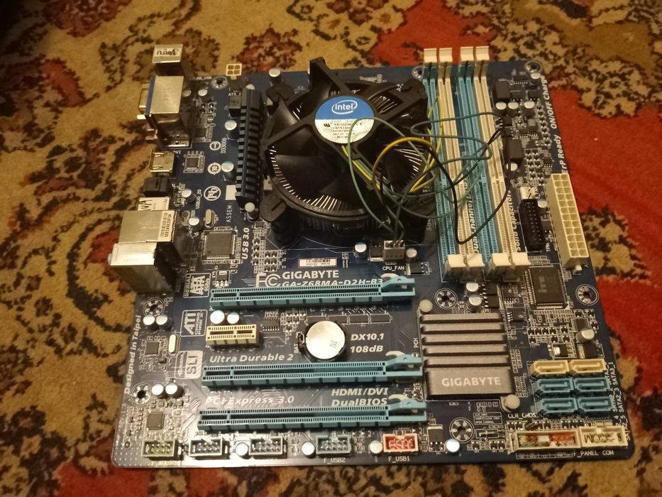 Материнська плата на 1155 Gigabyte Ga-Z68MA-D2H-B3+i3-2100