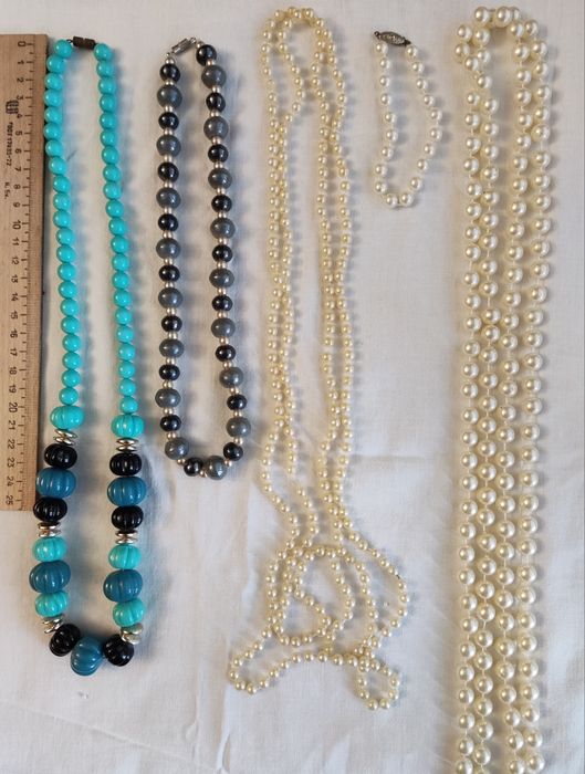 Бижутерия-бусы/клипсы/Чехословакия/Новые