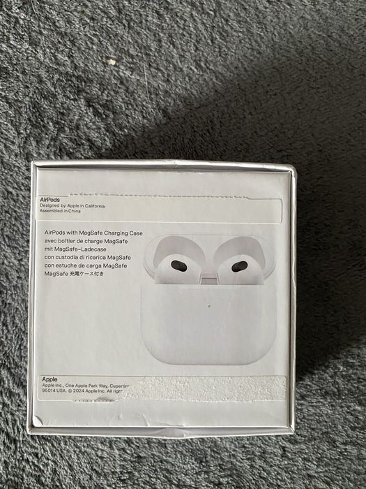 Puste pudełko z iPad iPhone i AirPods