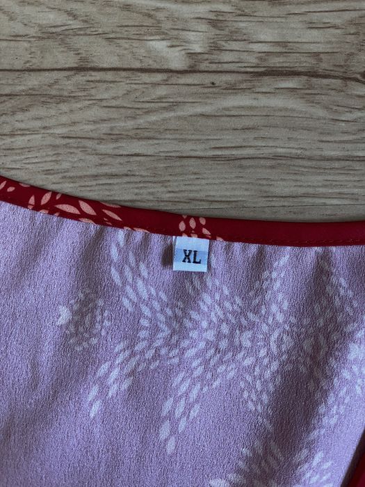 Czerwona sukienka na lato