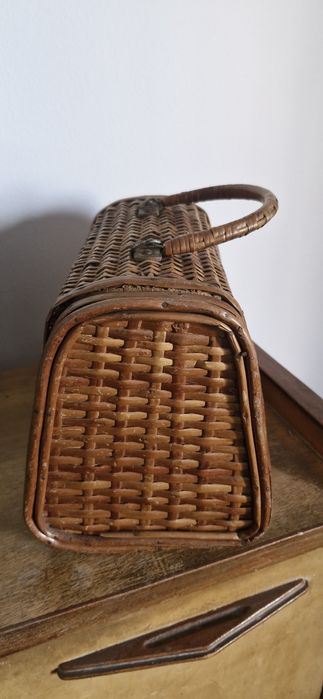 Pequena mala de vime
