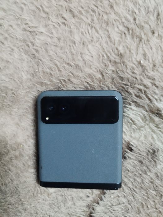 Sprzedam telefon Motorola Razr 40