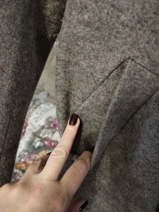 Пальто зимове з натуральної шерсті з коміром з песця