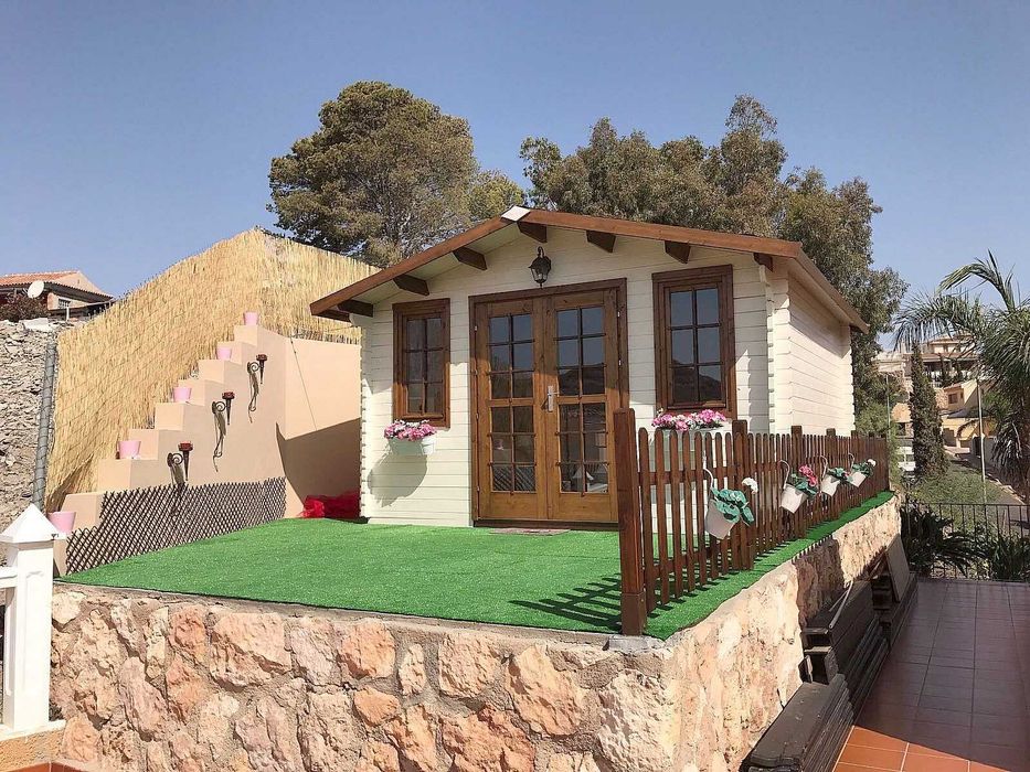 Casa de Madeira 4x4 de parede de 40mm - Modelo AINO