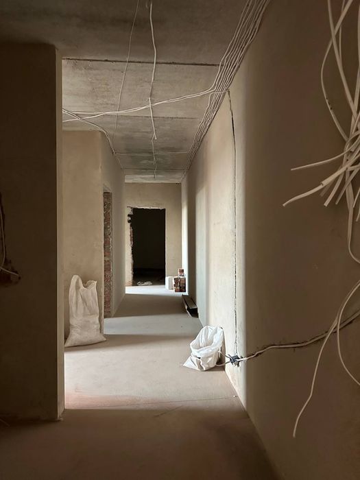 Здана новобудова!  Кухня вітальня та 2  спальні!