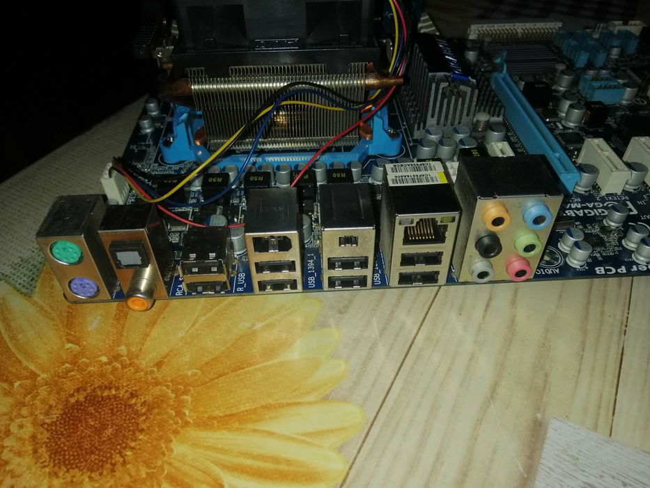 Материнская плата Gigabyte