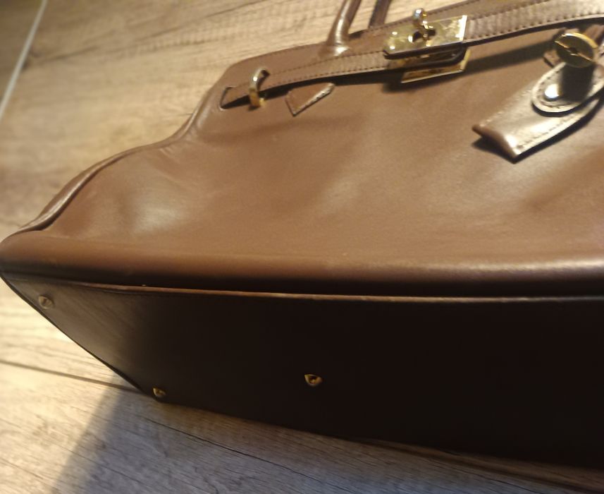 Mala pele muito gira