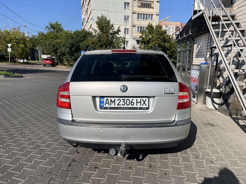 Авто skoda 1.6 бензин
