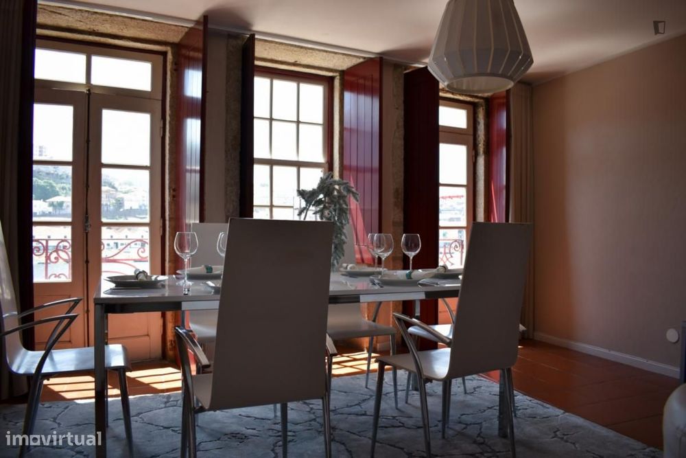 Apartamento com 2 quartos - localizado em São Nicolau Porto