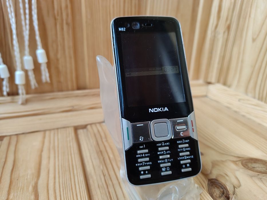 Nokia N82          .