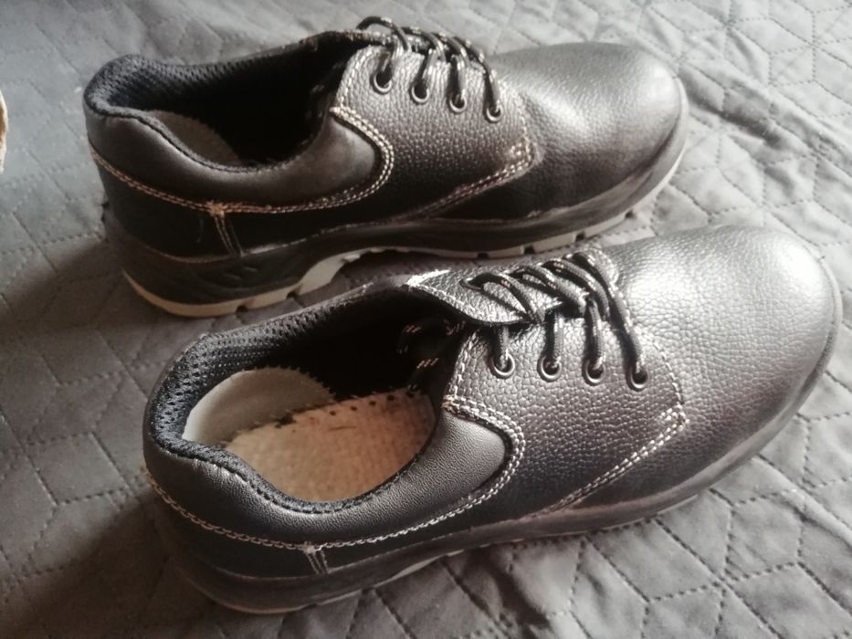 Sprzedam buty robocze męskie r. 43