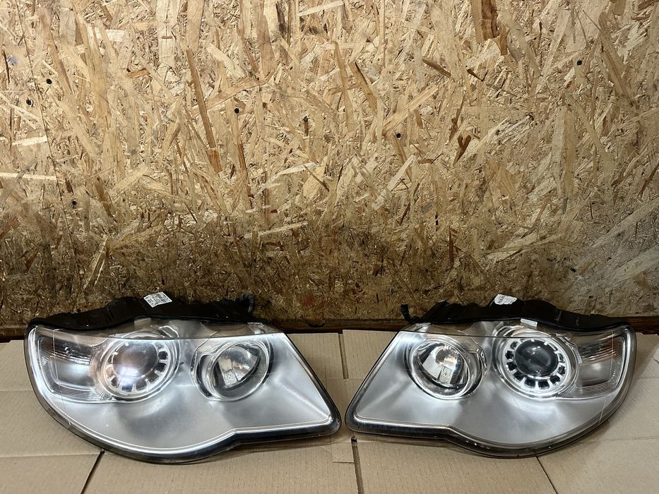 Передні фари Volkswagen Touareg 1 Фольксваген Туарег 2006—2010 рестайл