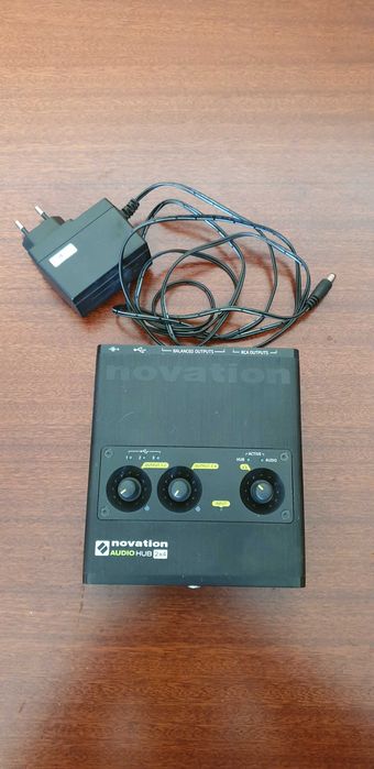 Novation Audiohub 2x4 Audio-Interface und USB-Hub