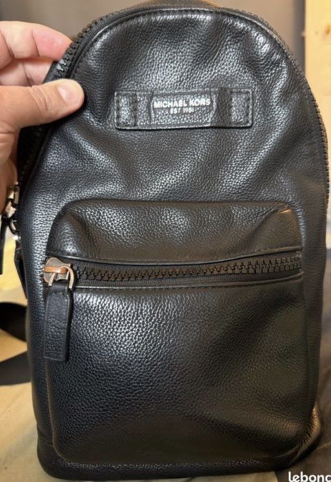 Michael Kors Cooper Leather Sling Pack – Black (37U9LCRC8L-BLACK)