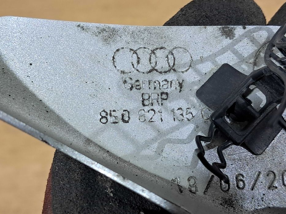 Wspornik uchwyt mocowanie błotnika lewy lewa AUDI A4 B7