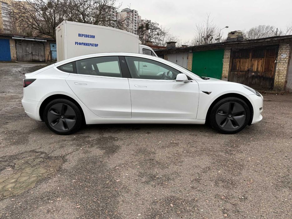 Продам Tesla Model 3 2018