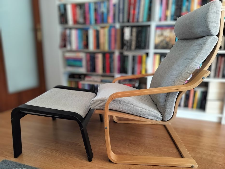 Cadeira e pousa pés