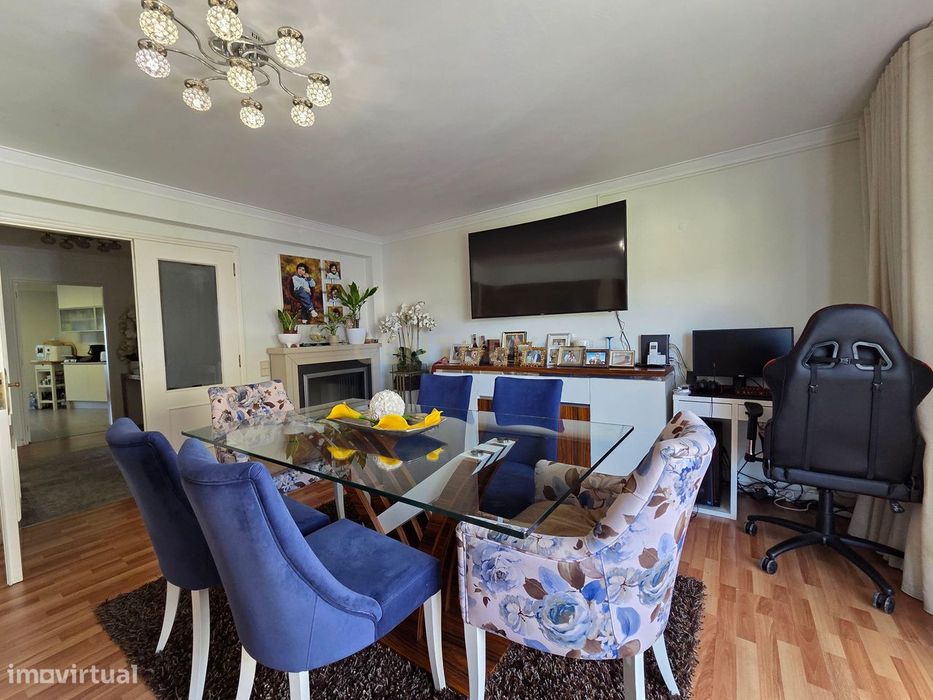 Apartamento T2 | Varanda | Remodelado | Garagem Individual | Centro de