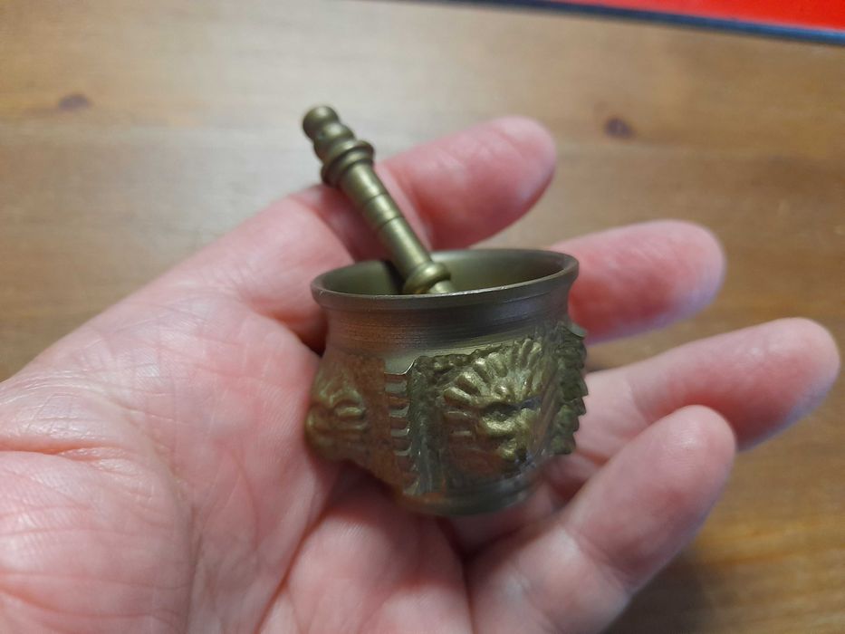 Almofariz antigo Sec. XVII em bronze c/3 cm e Pilão original com 6 cm