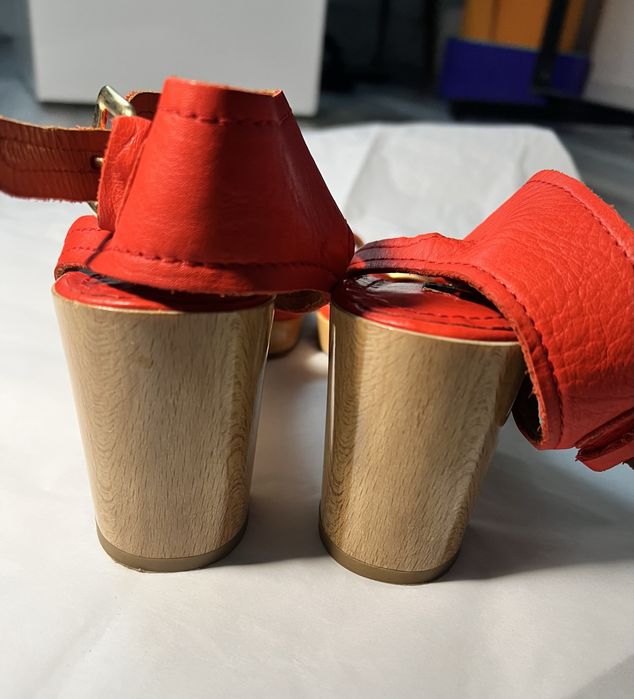 Шкіряні босоніжки Zara на деревʼяній підошві