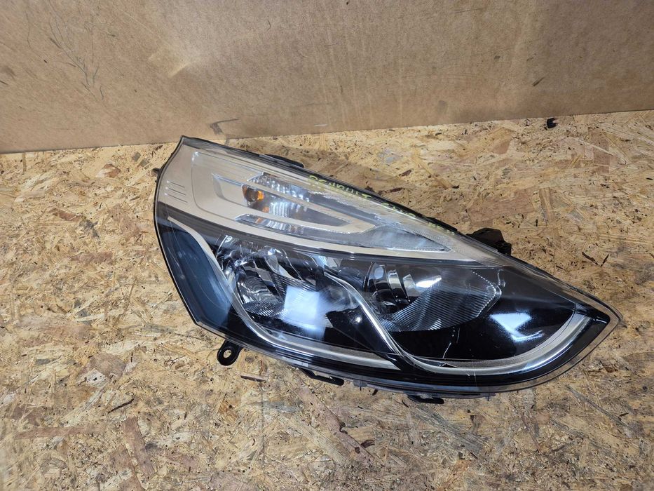 Renault Clio IV lampa przednia prawa przód.