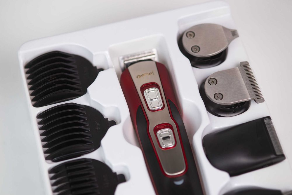 Машинка для стрижки та триммер для бороди  Gemei GM-592 10 в 1
