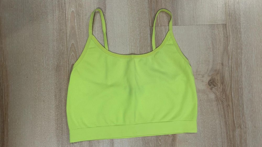 Top na ramiączkach Bershka żółty fluorescencyjny