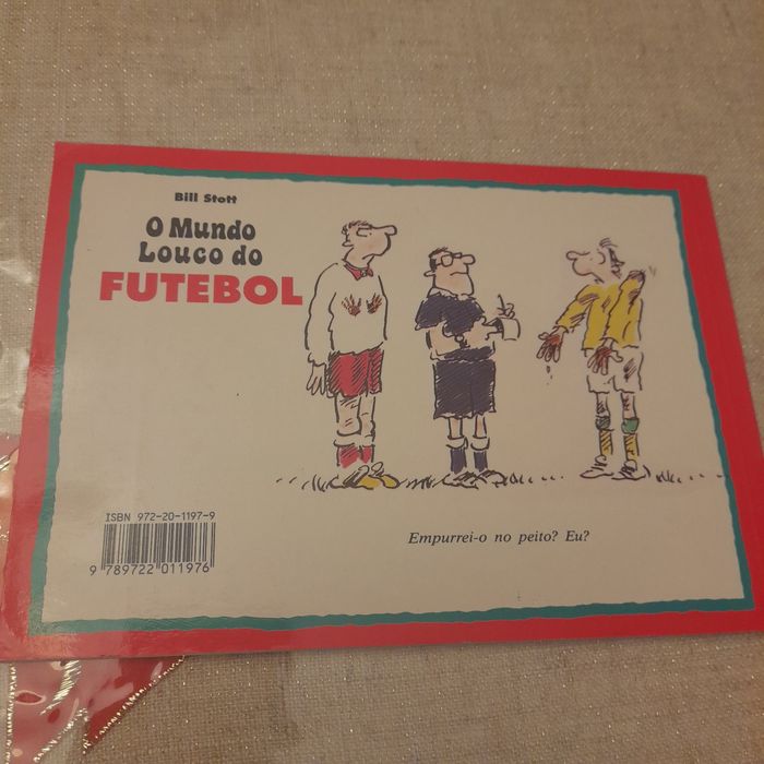 Livro "O Mundo Louco do Futebol"