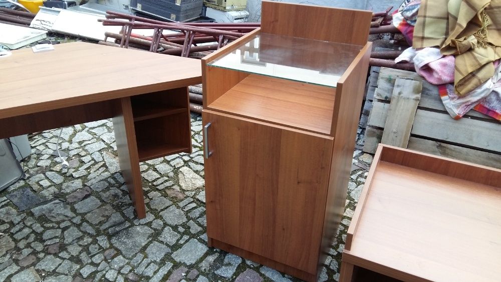 Zestaw do biura, biurko narożne, szafka i niska szafka na akta, torbę