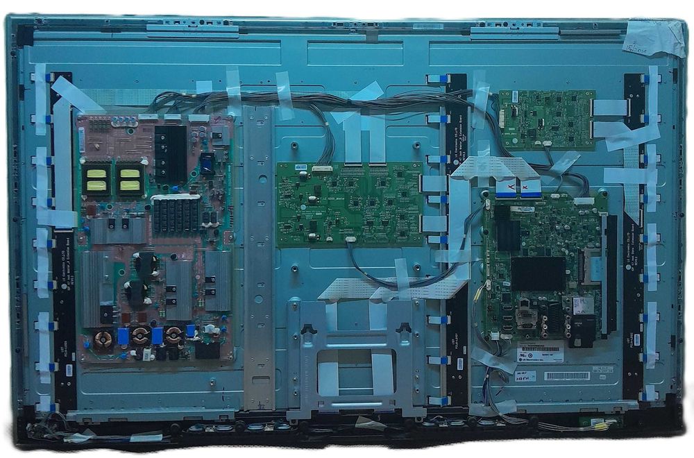 Televisão LG_47E8500 vendo as peças